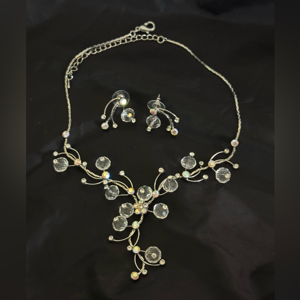 Elegant Vintage Crystal Necklace and Earring Set